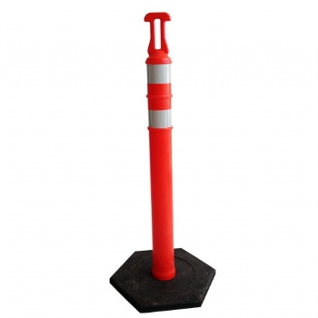 T-top delineator post with rubber base
