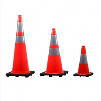  Traffic  cone with rubber base	